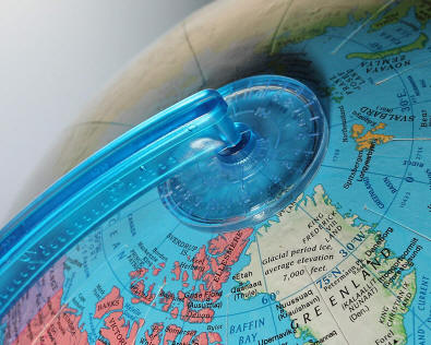 Time dial on top of Adventurer world globe for chidren Replogle desktop